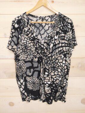 Daisy Fuentes Black and White Floral Pattern Twist-Front Blouse